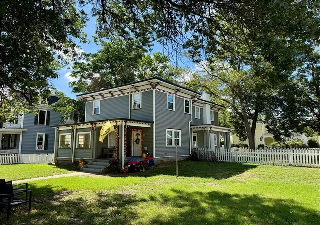 203-s-w-arch-304-main-st-nevada-mo-64772/hzid_0b743526