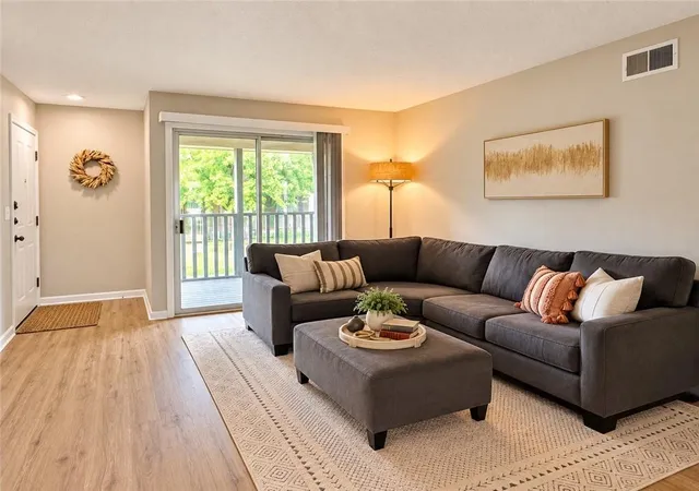 406-w-104th-unit-c-st-kansas-city-mo-64114/hzid_4701925f