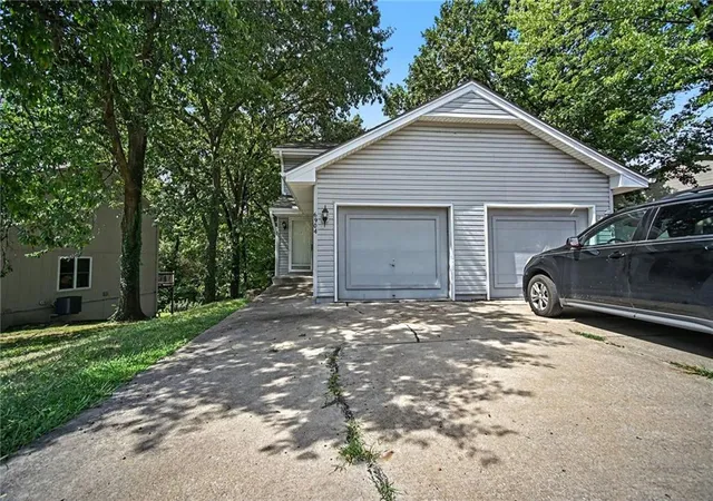 6904-6906-n-orchard-st-pleasant-valley-mo-64068/hzid_2ed44de9
