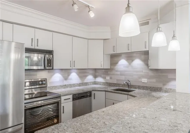 310-w-49th-street-606-kansas-city-mo-64112/hzid_8a698f5a