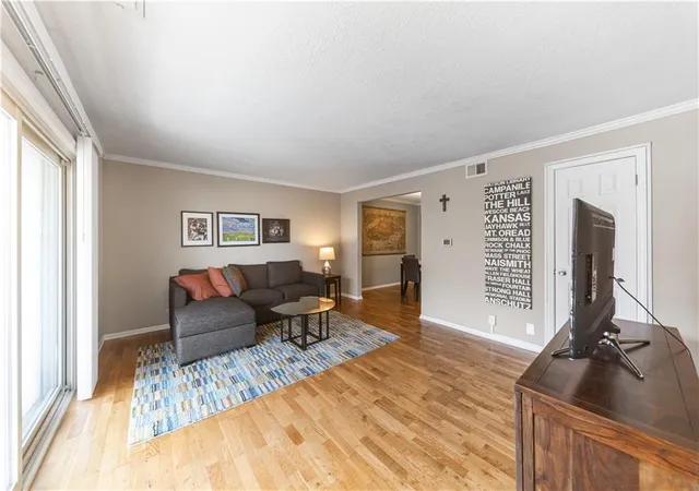 4616-holly-st-3-kansas-city-mo-64112/hzid_5f7f881b