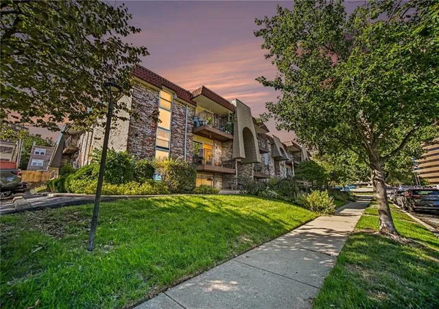 5004-baltimore-ave-103-kansas-city-mo-64112/hzid_9c2ecb7f