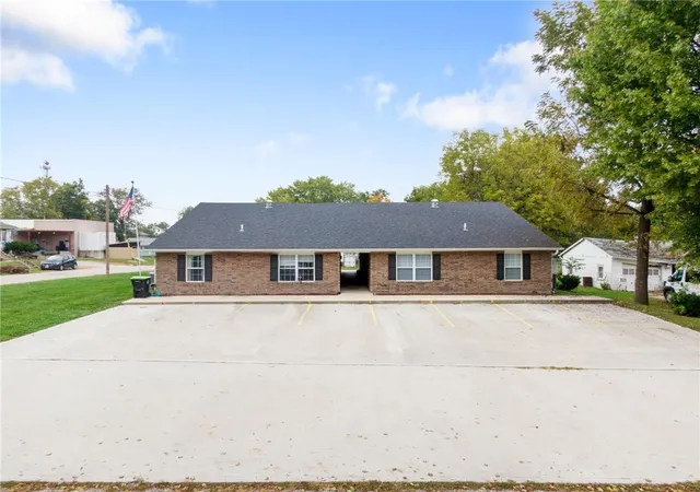 201-highland-st-sweet-springs-mo-65351/hzid_4493241d
