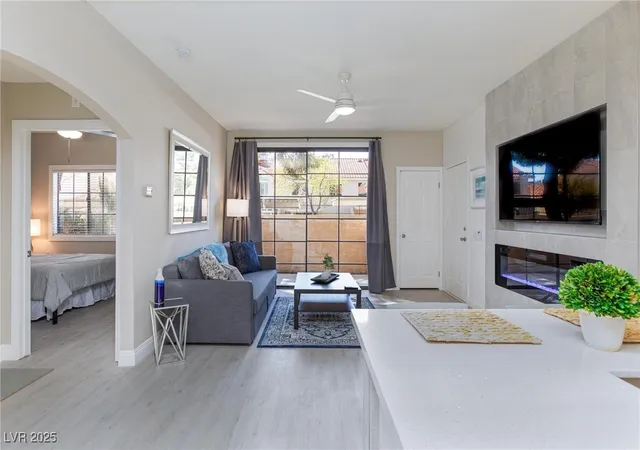 5130-s-jones-blvd-102-las-vegas-nv-89118/hzid_8a0ead69
