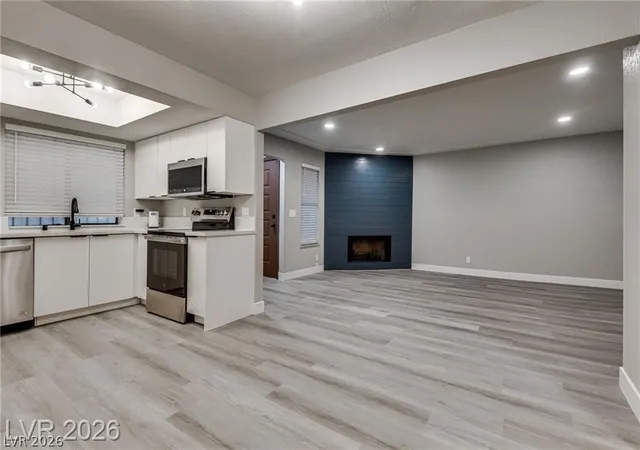 2120-venus-ave-c-north-las-vegas-nv-89030/hzid_9781275a
