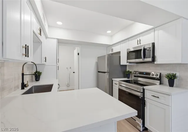 3045-pinehurst-dr-b-las-vegas-nv-89109/hzid_4fdba308