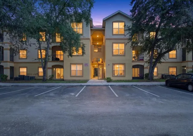 5608-pinnacle-hts-cir-305-tampa-fl-33624/hzid_4f06bbd2