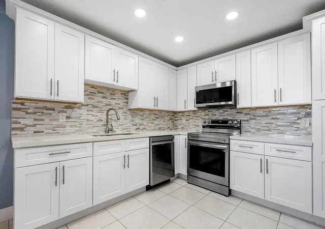 1740-nw-19th-terrace-204-delray-beach-fl-33445/hzid_fa620279