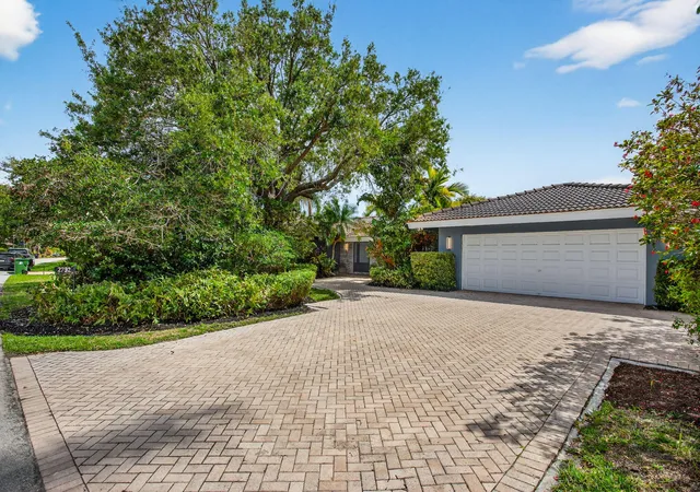 2732-ne-35th-drive-fort-lauderdale-fl-33308/hzid_b6c82c3b