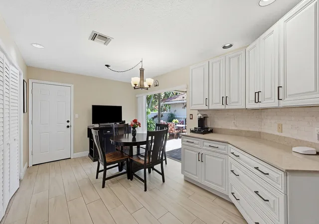 4115-carriage-dr-p2-pompano-beach-fl-33069/hzid_b1860aa6