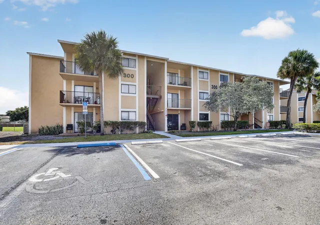 300-palm-cir-w-106-pembroke-pines-fl-33025/hzid_cf245a28