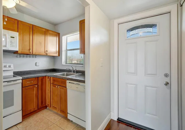 8225-sunrise-lakes-blvd-303-sunrise-fl-33322/hzid_c6c71df1
