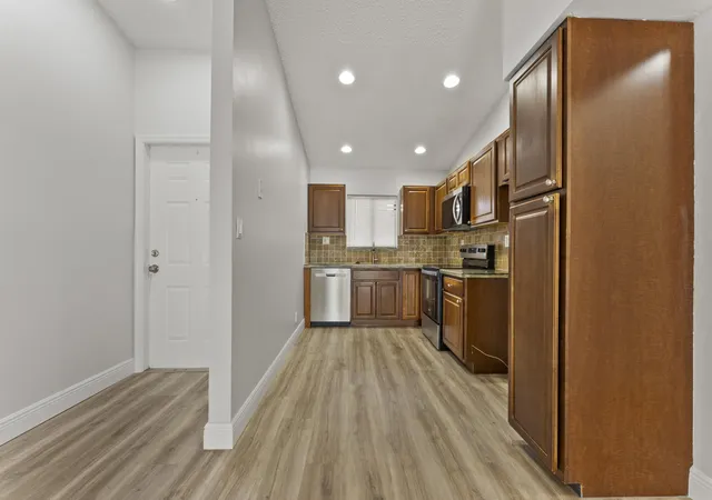 2900-olivewood-ter-201-boca-raton-fl-33431/hzid_85367035