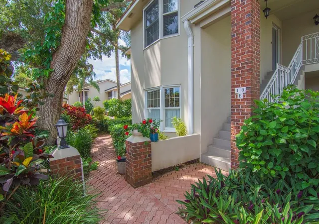 131-e-park-shrs-cir-10e-vero-beach-fl-32963/hzid_baba6b5b