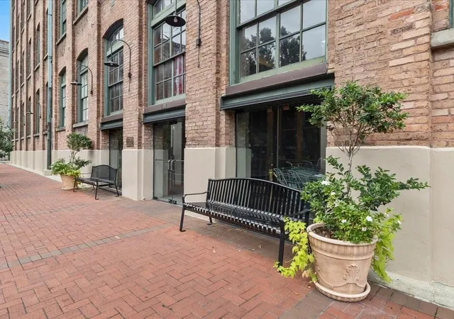 1107-s-peters-st-205-new-orleans-la-70130/hzid_15580631