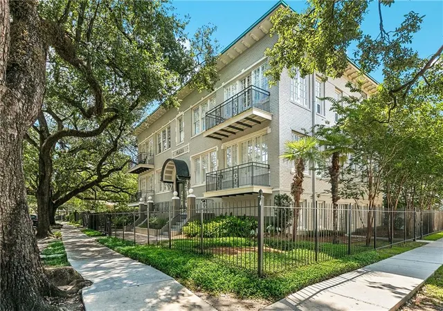 3820-saint-charles-ave-203-new-orleans-la-70115/hzid_52f54fd2