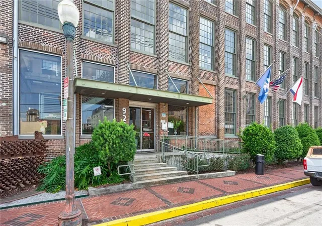 920-poeyfarre-st-241-new-orleans-la-70130/hzid_0212989b