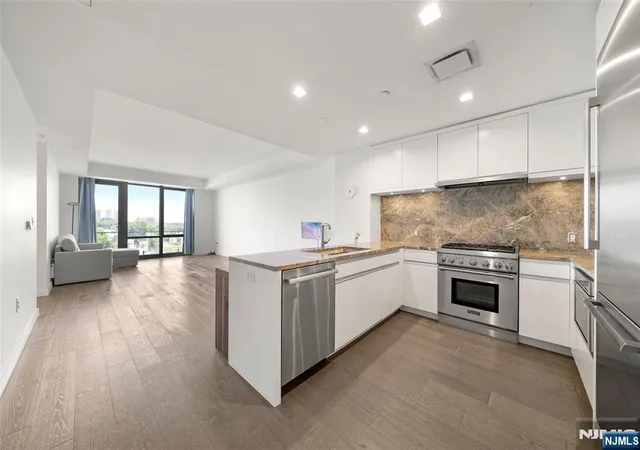 320-adolphus-ave-1102-cliffside-park-nj-07010/hzid_705c742b