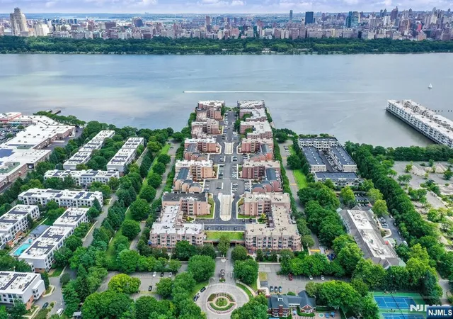 403-livingston-ct-n403-edgewater-nj-07020/hzid_407704a3