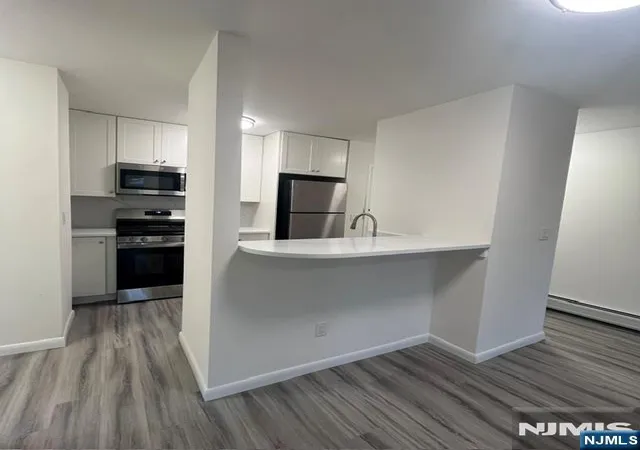 16-elm-st-8-bergenfield-nj-07621/hzid_5341f7ea