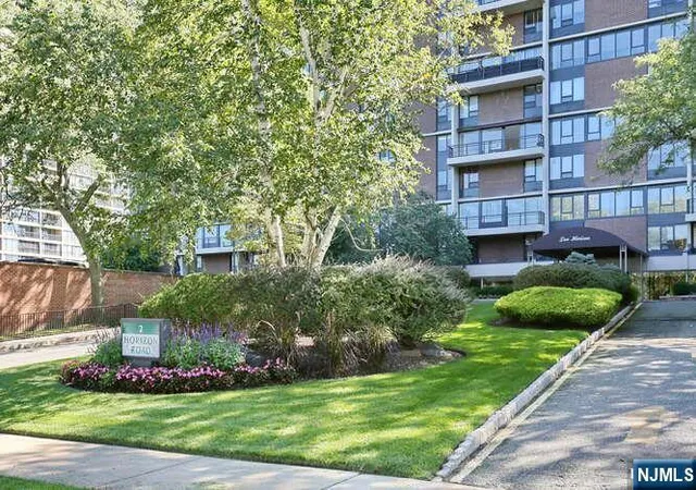 2-horizon-rd-404-fort-lee-nj-07024/hzid_694875ee