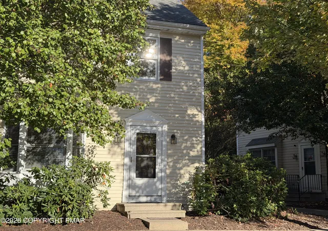 116-eaglesmere-cir-12-east-stroudsburg-pa-18301/hzid_1cbdba87