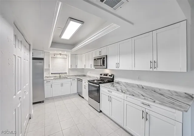10022-oxfordshire-ln-105-fort-myers-fl-33908/hzid_d271b020