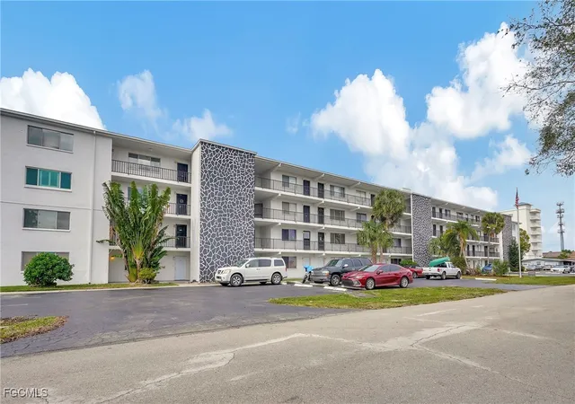 4906-victoria-dr-209-cape-coral-fl-33904/hzid_0e1dec23