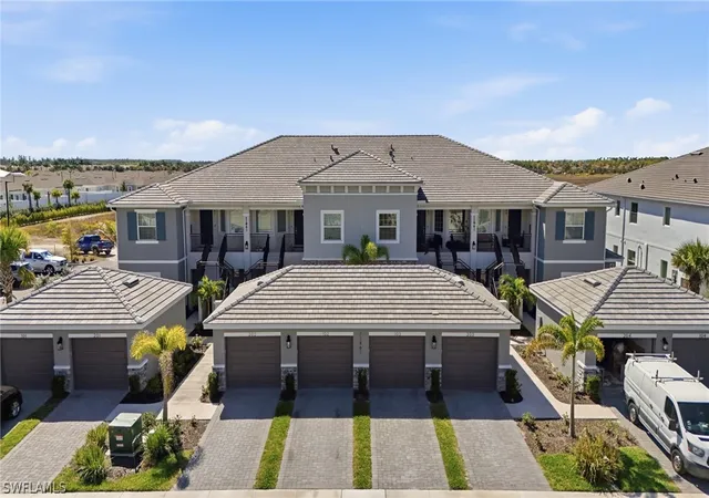11861-venetian-lagoon-dr-203-fort-myers-fl-33913/hzid_24da976e
