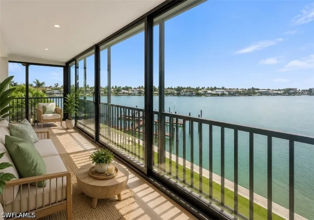 222-harbour-dr-301-naples-fl-34103/hzid_b7a7f408
