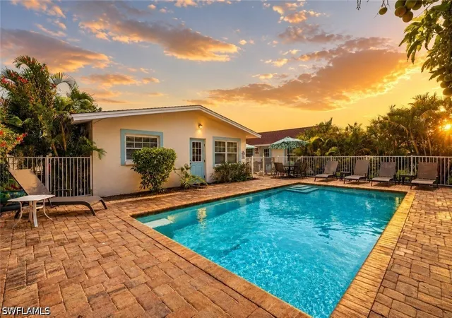 563-105th-avenue-n-naples-fl-34108/hzid_18ff93d5