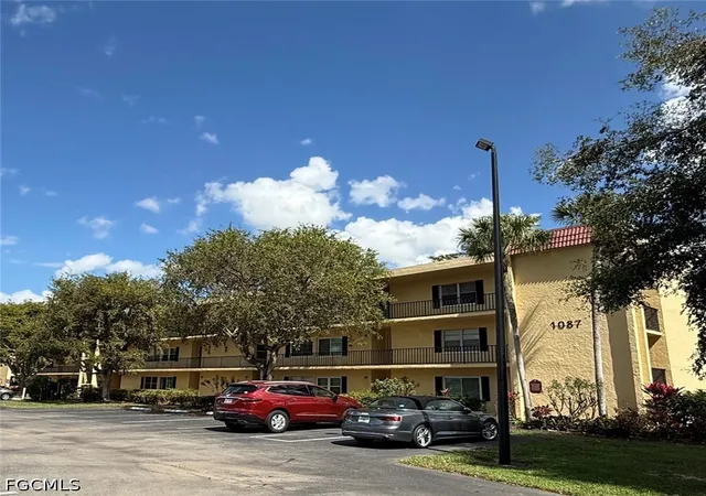 1087-forest-lakes-dr-306-naples-fl-34105/hzid_495d85c0