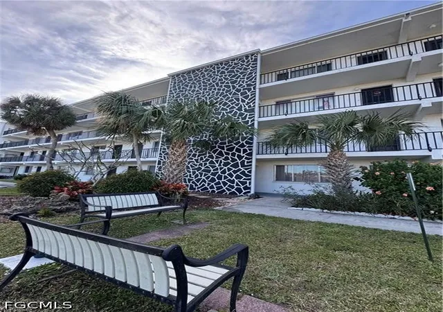 4906-victoria-dr-108-cape-coral-fl-33904/hzid_f6dc3f4c