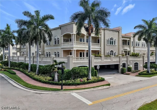 625-6th-avenue-s-b301-naples-fl-34102/hzid_132f4e4c