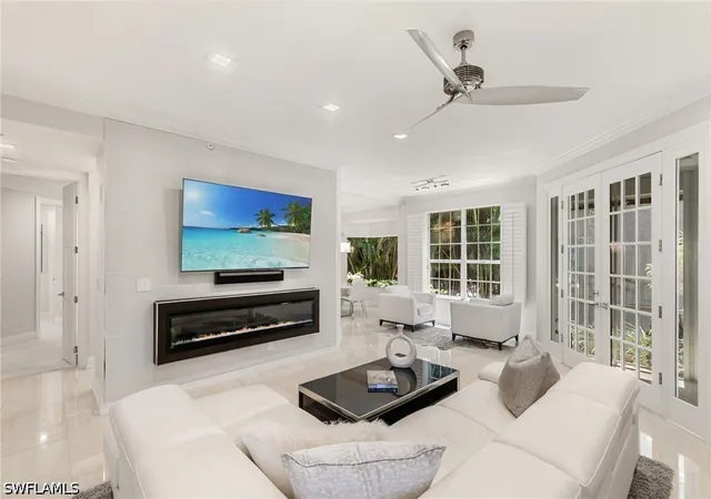 173-colonade-cir-1401-naples-fl-34103/hzid_4c060180