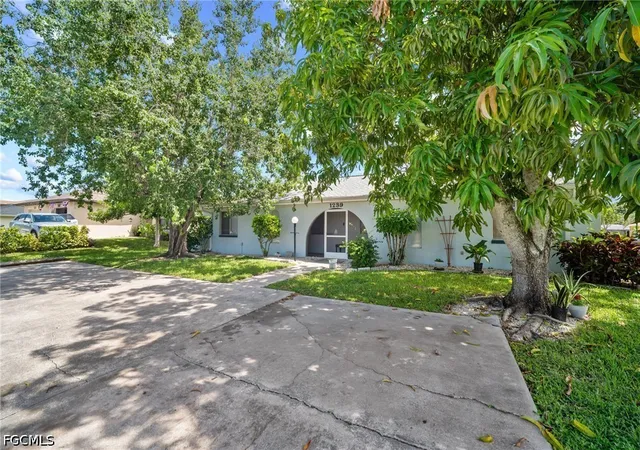 1239-se-23rd-place-1-cape-coral-fl-33990/hzid_243e9ff4