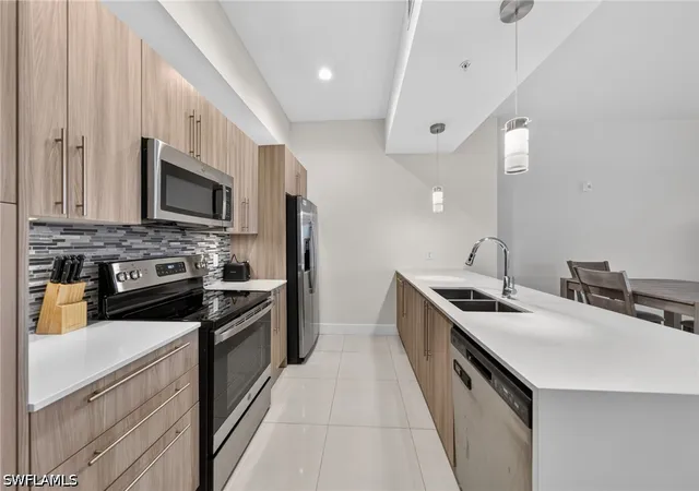 15901-royal-pointe-ln-405-fort-myers-fl-33908/hzid_e101e678