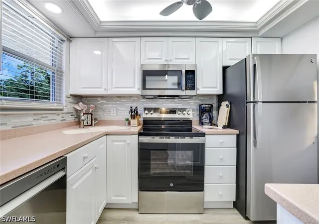 200-forest-lakes-blvd-204-naples-fl-34105/hzid_9e38a051