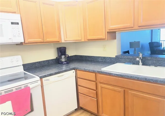 6220-augusta-dr-301-fort-myers-fl-33907/hzid_a2d09af5