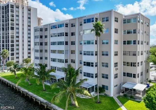 1900-clifford-st-204-fort-myers-fl-33901/hzid_a353b2c8