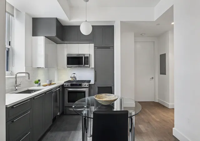 416-w-52nd-street-611-new-york-city-ny-10019/hzid_d3bbd255