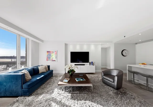 220-riverside-blvd-4h-new-york-ny-10069/hzid_a322a0d6