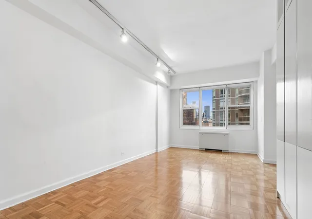 205-e-63rd-street-16f-new-york-ny-10065/hzid_06e779a1