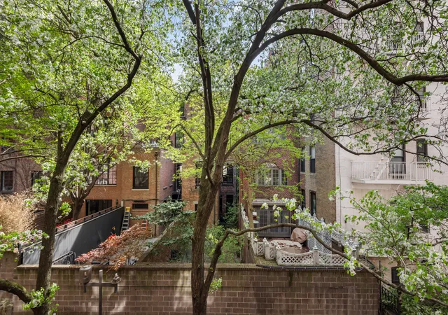 64-e-94th-street-3b-new-york-city-ny-10128/hzid_35d0468b