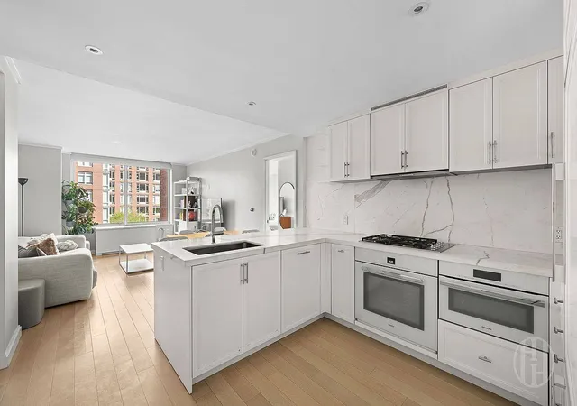 212-warren-st-5n-new-york-ny-10282/hzid_3b6c7914
