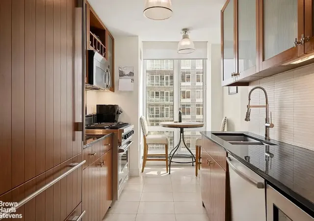 250-e-53rd-street-2702-new-york-city-ny-10022/hzid_55451694