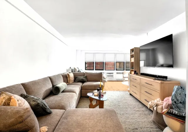 241-e-76th-street-2b-new-york-city-ny-10021/hzid_611a4b98