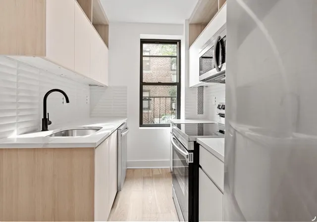 86-thayer-st-3-b-new-york-city-ny-10040/hzid_d0ede4c9