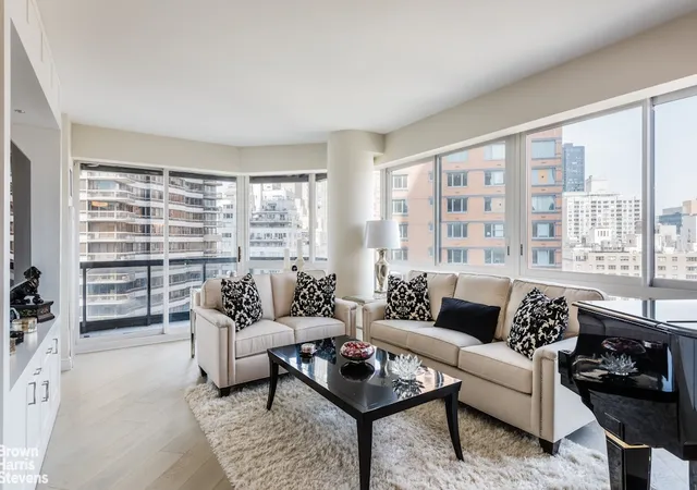 200-e-61st-street-16e-new-york-city-ny-10065/hzid_1f1fa40a