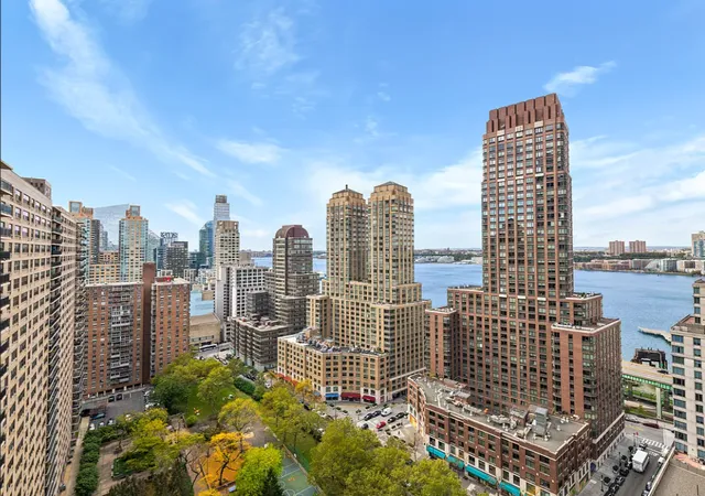 205-w-end-ave-26w-new-york-city-ny-10023/hzid_518a4b95